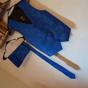 Mens Small Vest. Tie and pocket square.